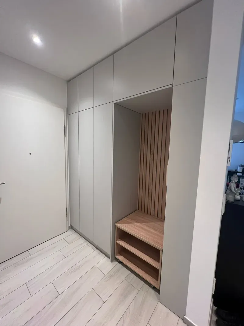 Rangement d'entrée sur mesure avec banc et niche à lames